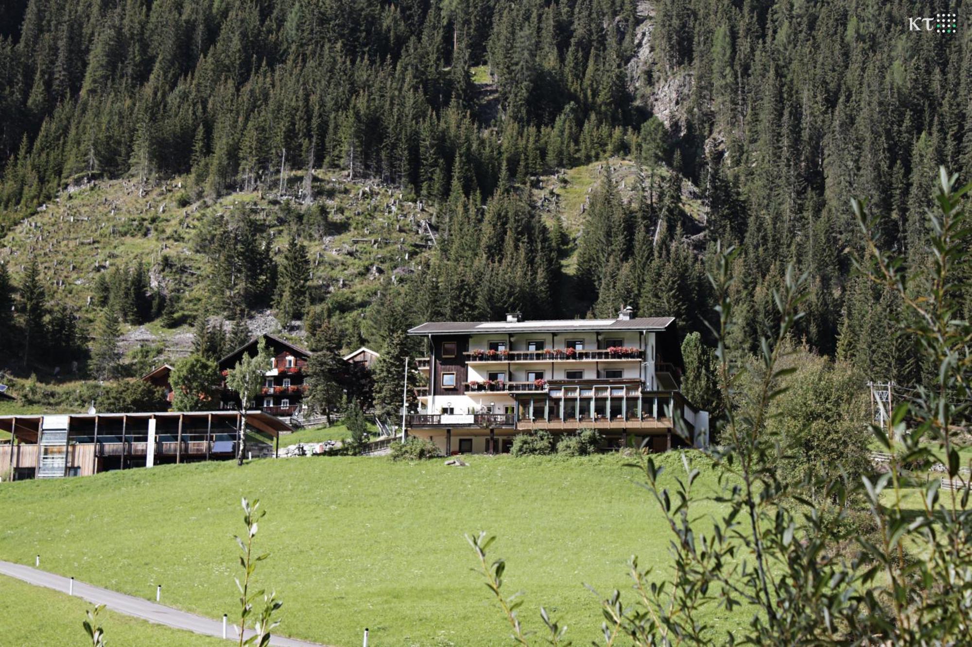 Laerchenhof Hotel Sankt Jakob in Defereggen Bagian luar foto
